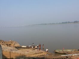 मिर्जापुर में गंगा किनारे नारघाट की सीढ़ियां