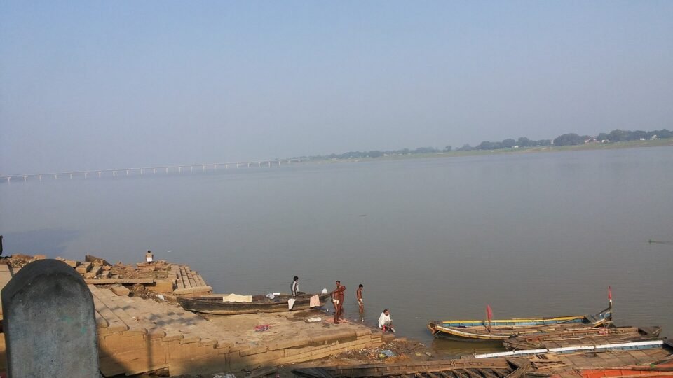 मिर्जापुर में गंगा किनारे नारघाट की सीढ़ियां