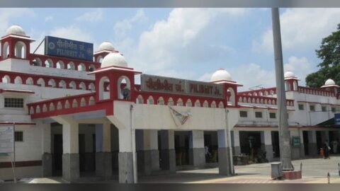 पीलीभीत रेलवे स्टेशन की इमारत