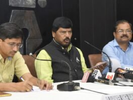 चंडीगढ़ में प्रेस कॉन्फ्रेंस को संबोधित करते केंद्रीय राज्य मंत्री रामदास आठवले (सितंबर 2017)